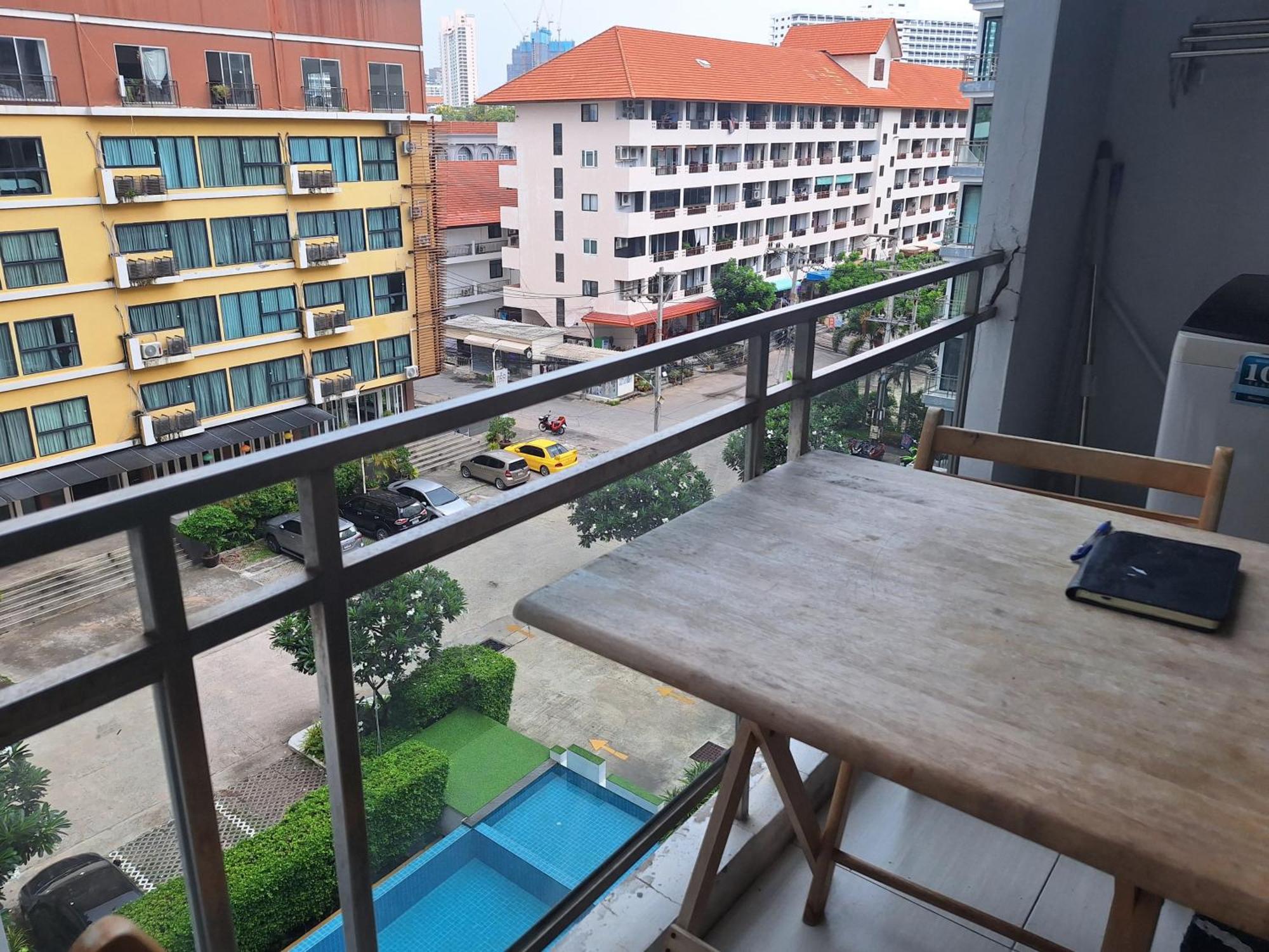 Neo2 Jomtrin Guest house *